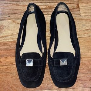 MICHAEL KORS FLAT  Black suede Michael Kors logo plate  shoes 9.5